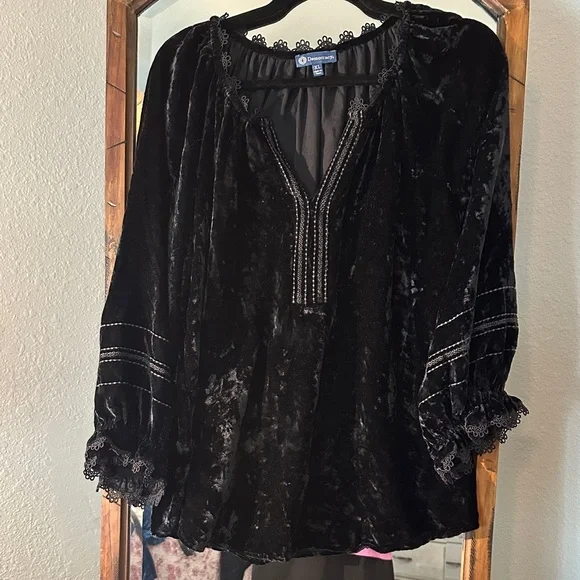 Elegant Black Crushed Velvet Women's Top - Picture 1 of 6